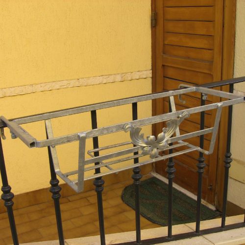 Balconiera con ganci estendibili